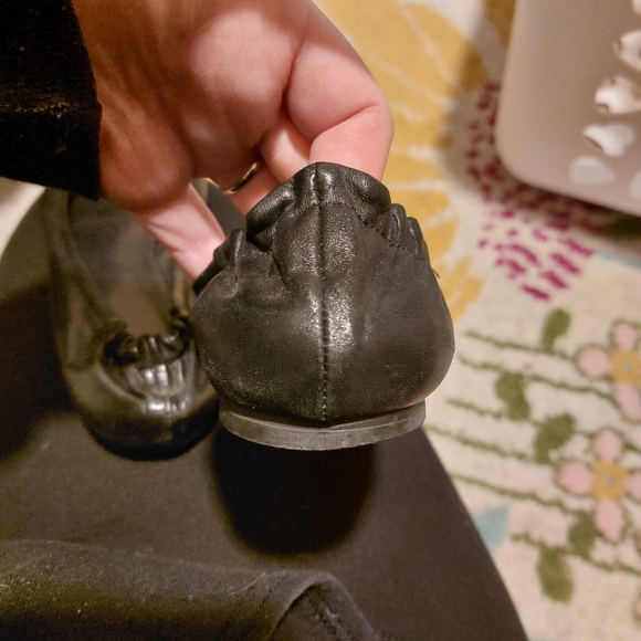 Tory Burch Black Leather Reva Flats Very EUC Size 8M - Picture 11 of 11